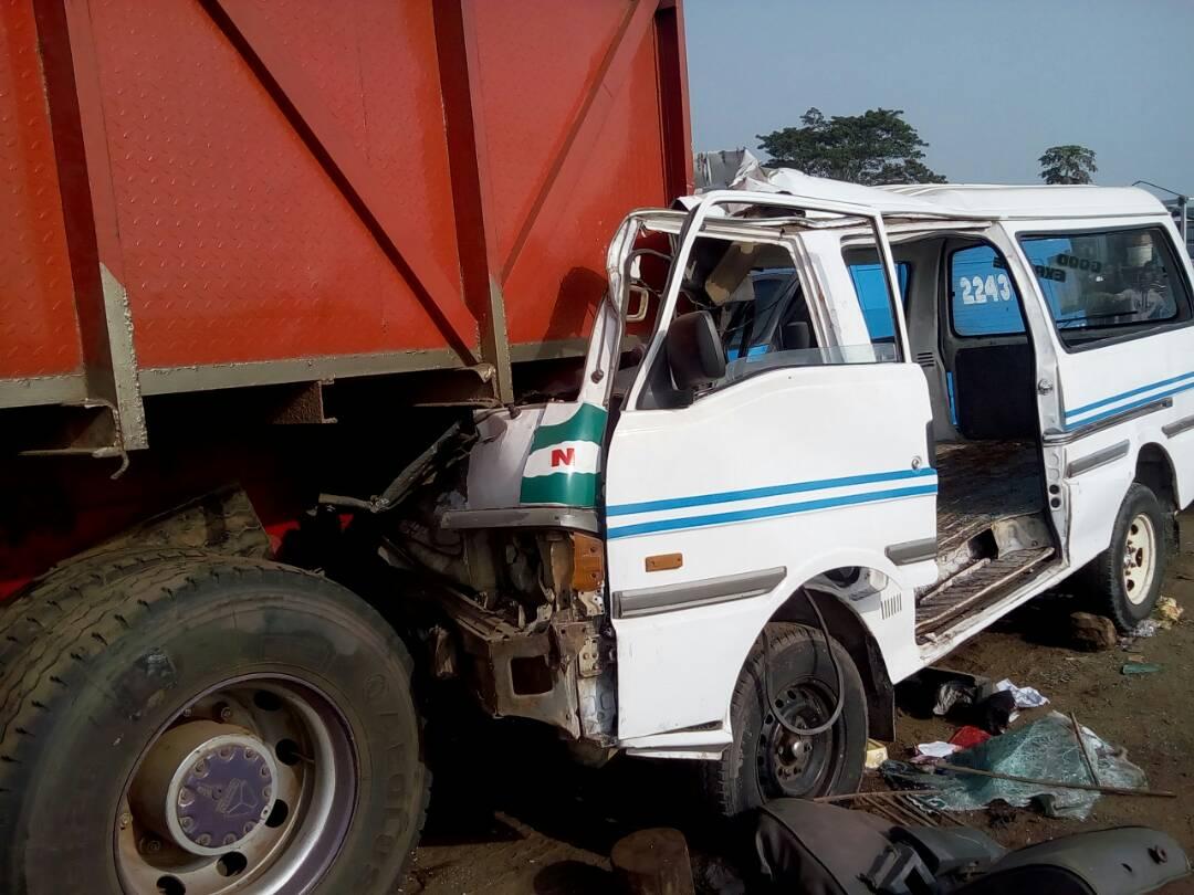 Two Dead, Four Injured in Sagamu–Benin Expressway Crash in Ogun State