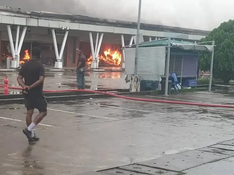 BREAKING: Fire Guts SPAR Shopping Complex In Calabar