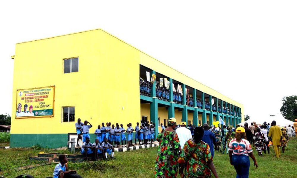 Gbenekama, EMT Foundation Deliver Equipped Classroom Block to Benikrukru School